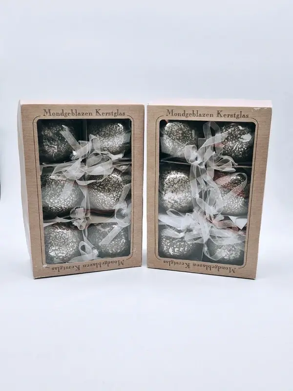 Mondgeblazen glazen kerstballen