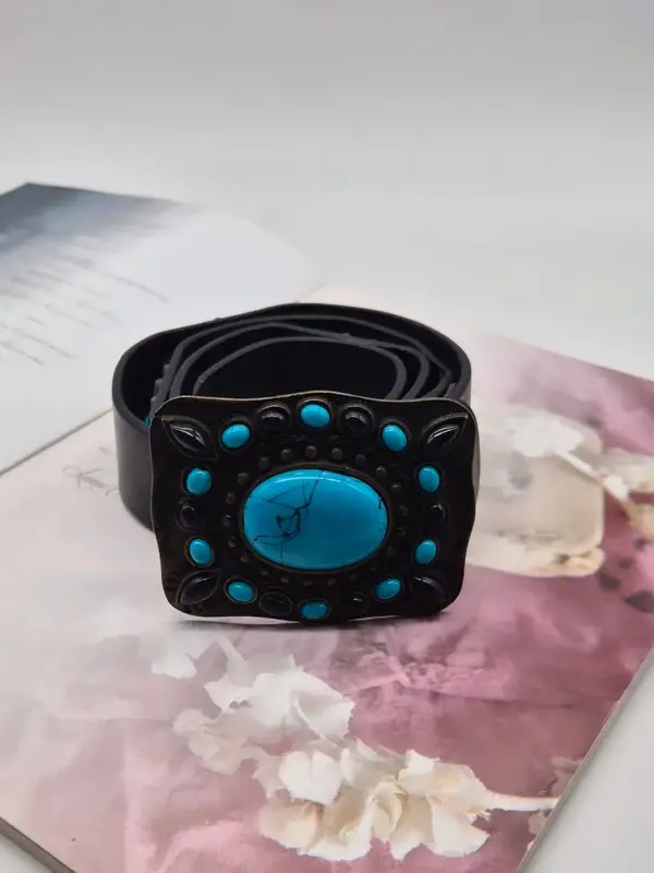 Zwarte riem met turquoise stenen