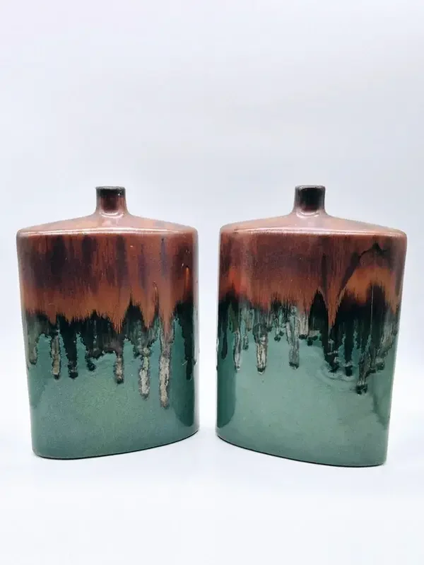 Set van twee keramische vazen