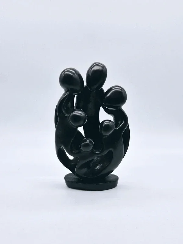 Abstracte sculptuur van een familie