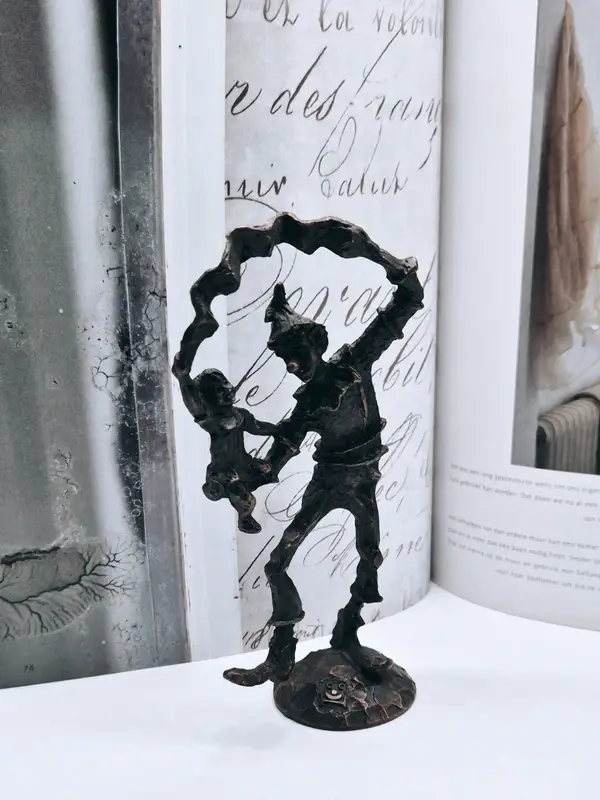 Verbronsd tinnen beeldje