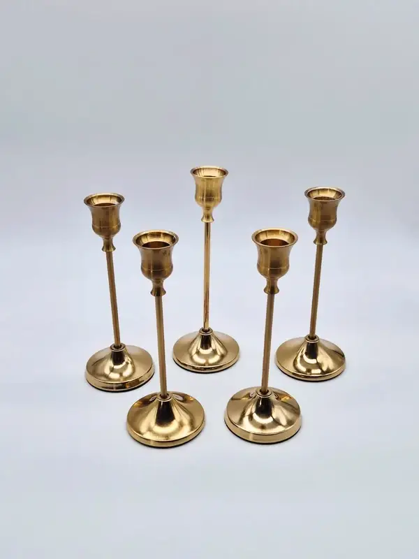 Set van 5 elegante metalen kandelaars