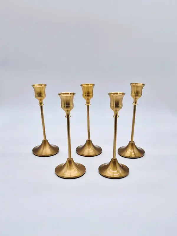 Set van 5 gouden metalen kandelaars