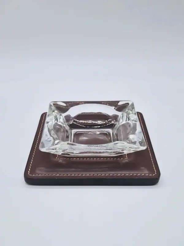 Vintage Anchor Hocking glazen asbak met leren basis