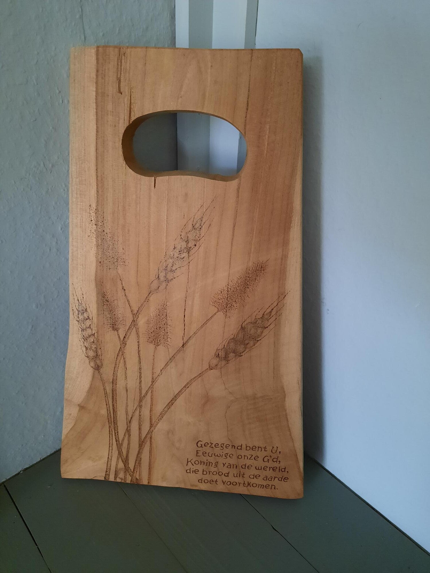 houten broodplank met ingebrande tekst