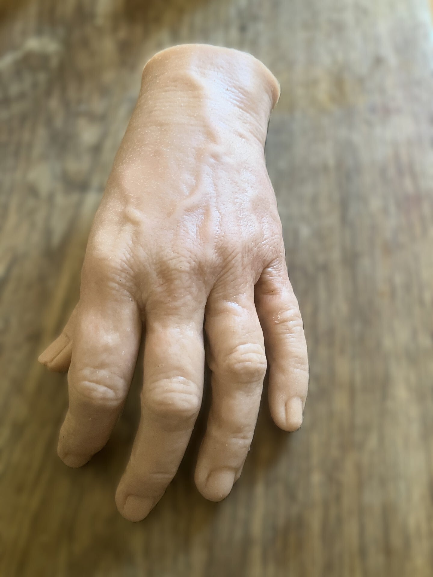 Danielle's Trauma Atelier. Realistische vinger amputaten van siliconen. Siliconenvinger.  Nep vinger. LOTUS. Silicone art. SFX.  Halloween. 