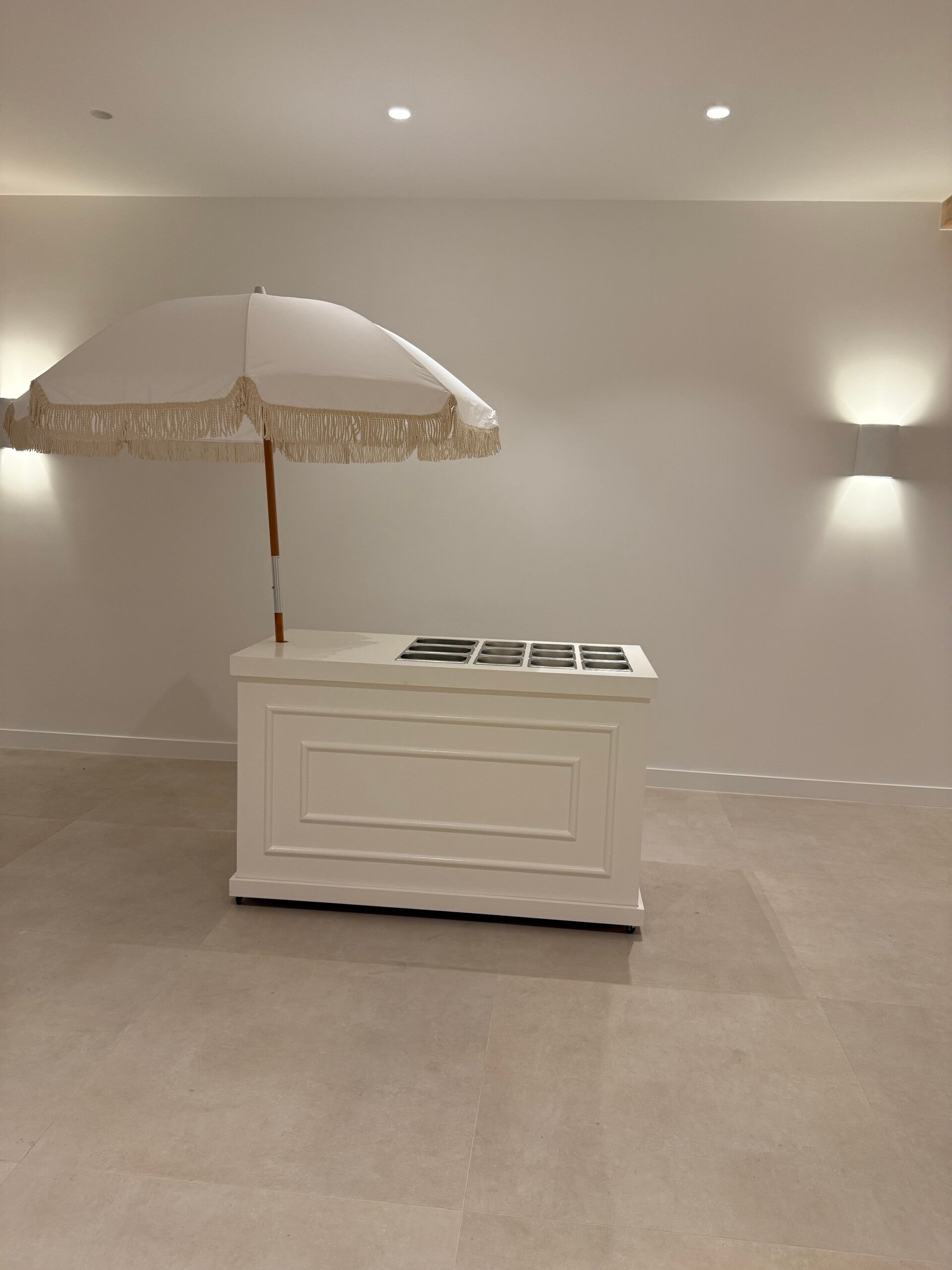 Bar incl bakjes & parasol