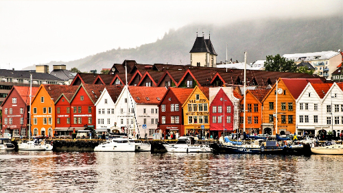 Kleurrijke historische havengebouwen van Bryggen in Bergen, Noorwegen