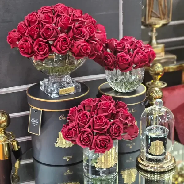 Centre de table de luxe Cote Noire 37 Rose Bud Bouquet - Badge Rouge et Or - CPRB04