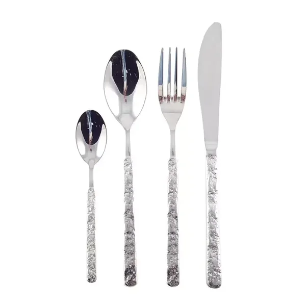MENAGERE 24 PIECES ARGENTEE AVEC FINITION MARTELEE