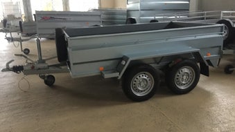 REMOLQUE DE COCHE CON DOBLE EJE FENO DE INERCIA