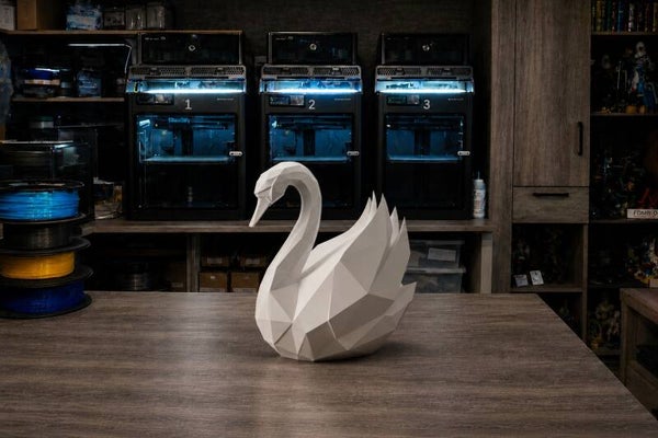 🦢 Geometrischer Schwan aus dem 3D Druck – Moderne Low-Poly Dekoskulptur