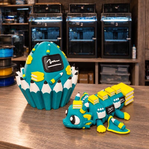 📚 Schuldrache im Stifte-Ei – XL Mini Flex | Bewegliche 3D-Druck-Figur