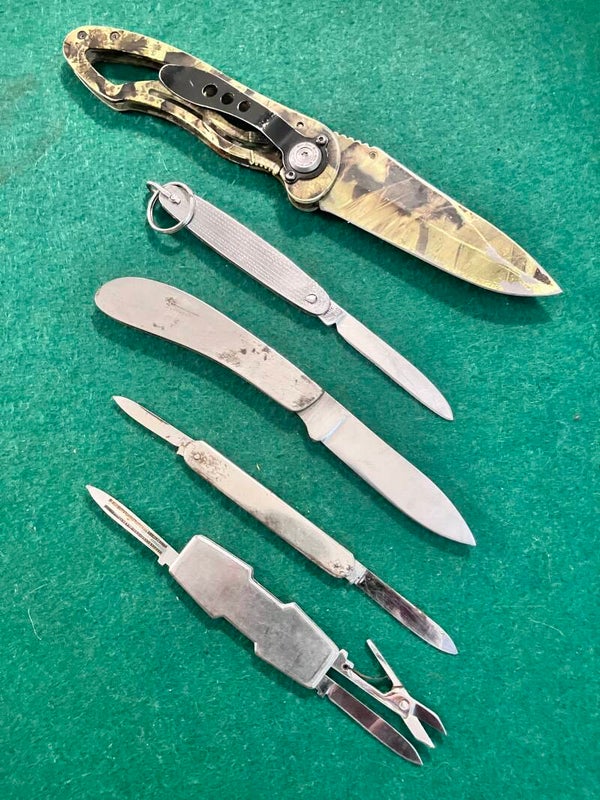 5 Vintage Knives(K)