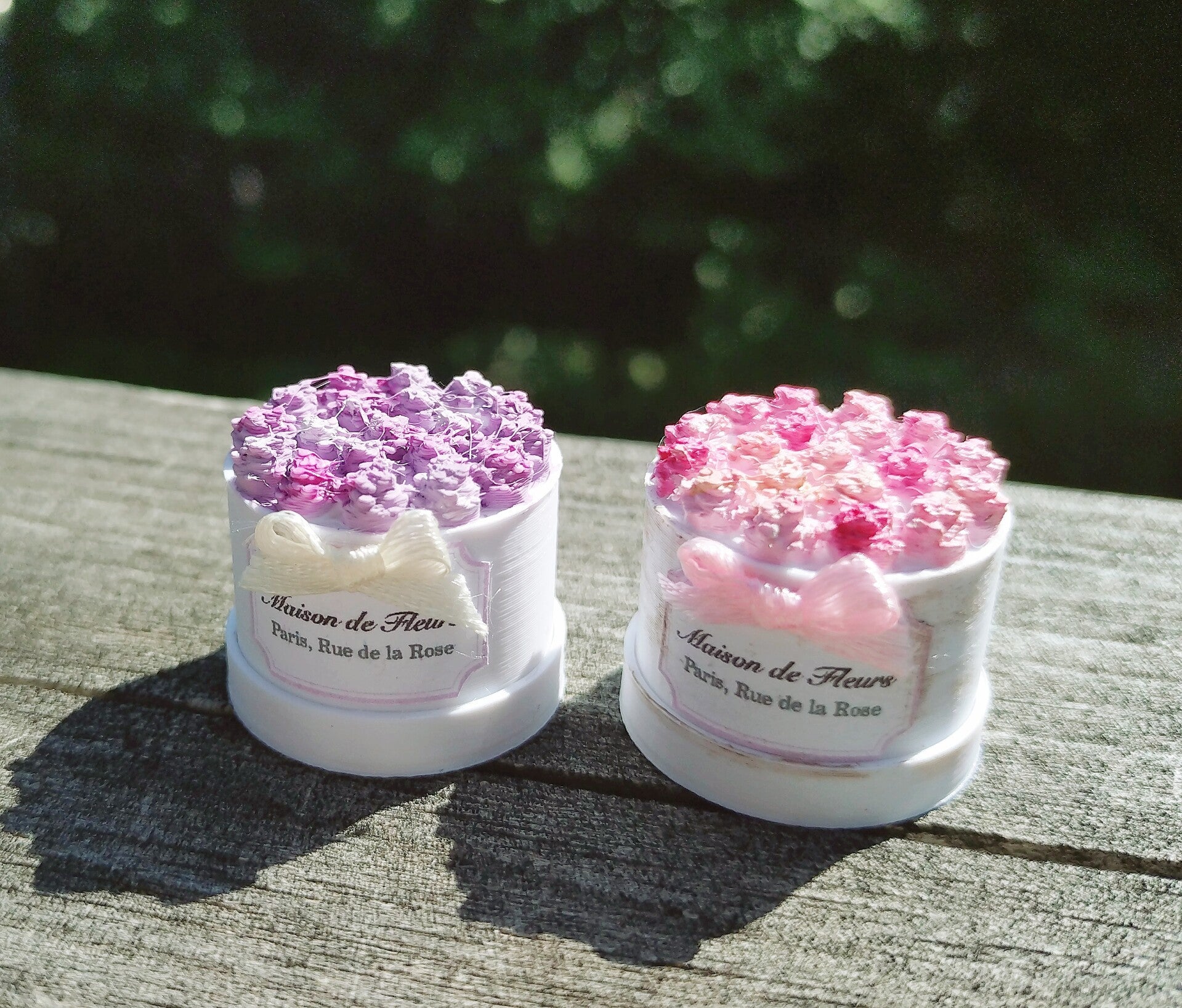 Miniatyr blommor i askar