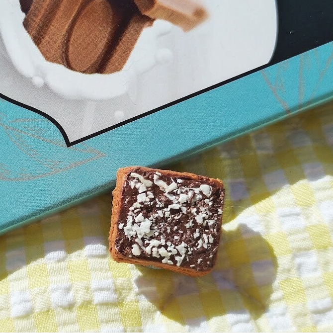 Kylskåp-och-anslagstavla: Kärleksmums