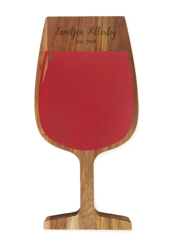 🍷 Personlig Ostbricka i Trä, Rödvinglas med Gravyr