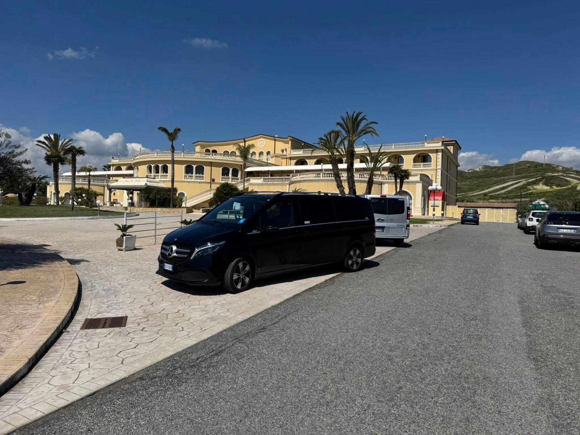 Tropea taxi service NCC. Transfer 24/7 eleganza, puntualità, comfort