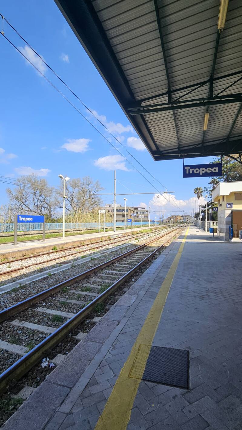 Stazione di Tropea. Tropea Taxi  Service NCC. Transfert 24/7 