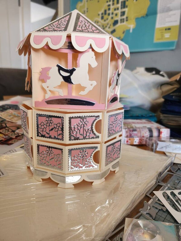 Carousel with drawers