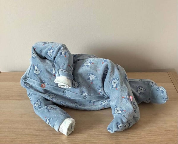 gevulde pyjama met pampers - geboortegeschenk