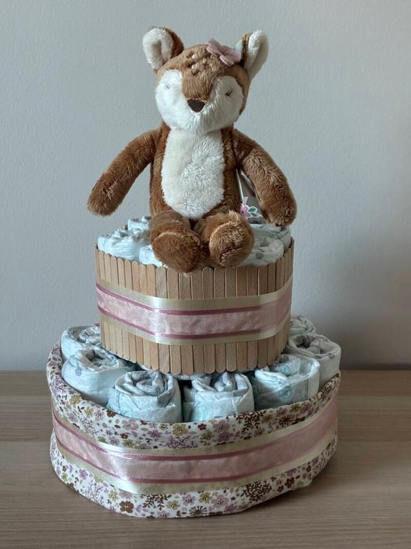 Klassieke luiertaart met knuffel