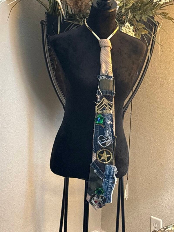 Choker Trash Tie Necklace