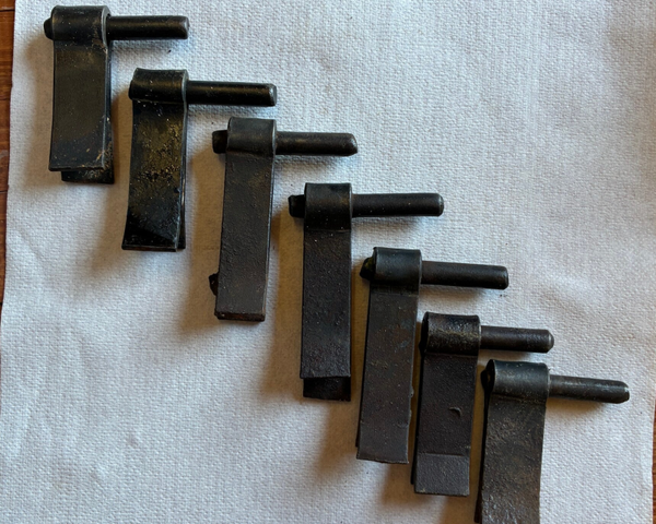Gonds à sceller