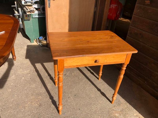 Petite table