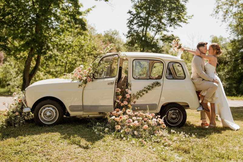Scénographie florale de mariage aérienne et naturelle à Toulouse, création D'une Parenthèse à l'Autre