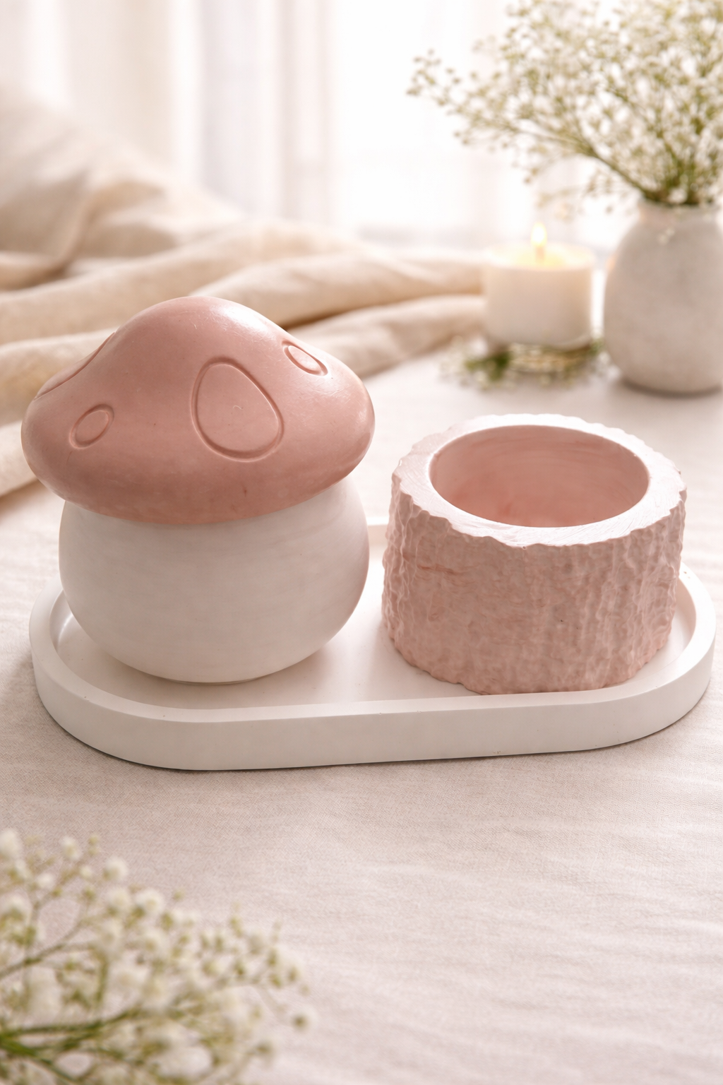 Ensemble  pot décoratif en résine.