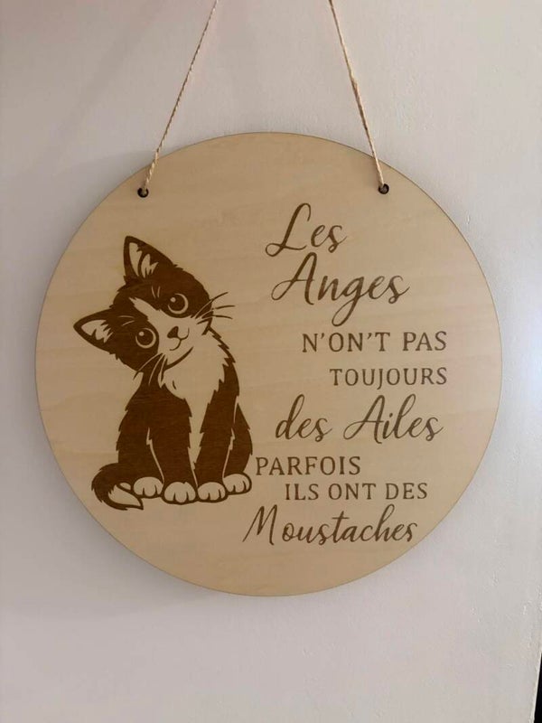 Plaque Murale Suspendue en Bois Gravé