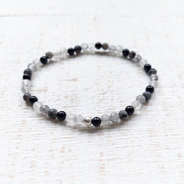 Armband van 4 mm onyx, larvikiet en quartz kralen