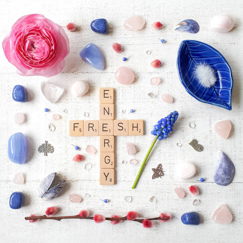 kaart blauw druifje chalcedoon rozenkwarts veertje en bloem