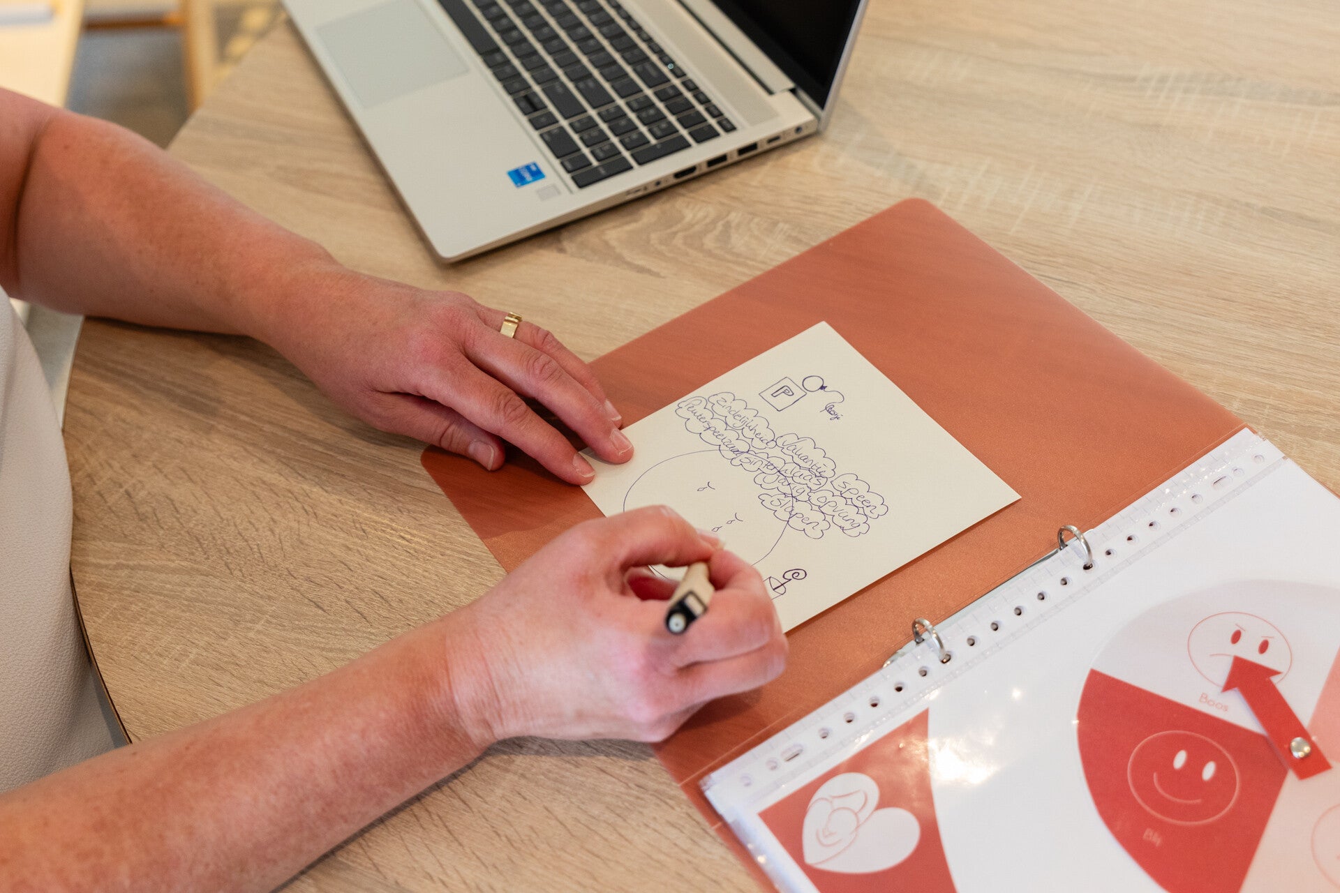 Bijten, jaloes, verlegen, peuterpuber