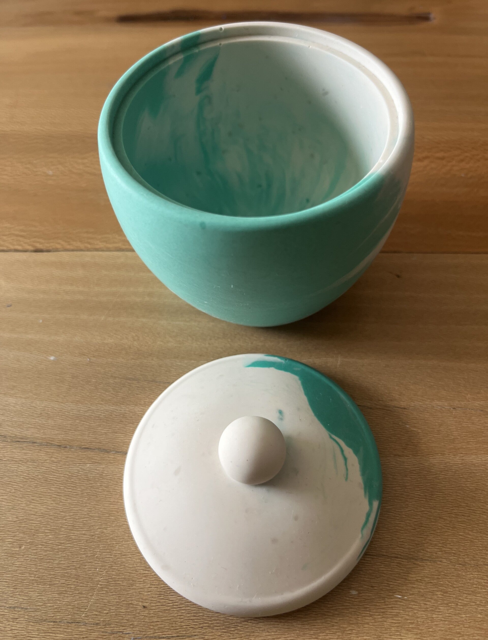 Pot et son couvercle