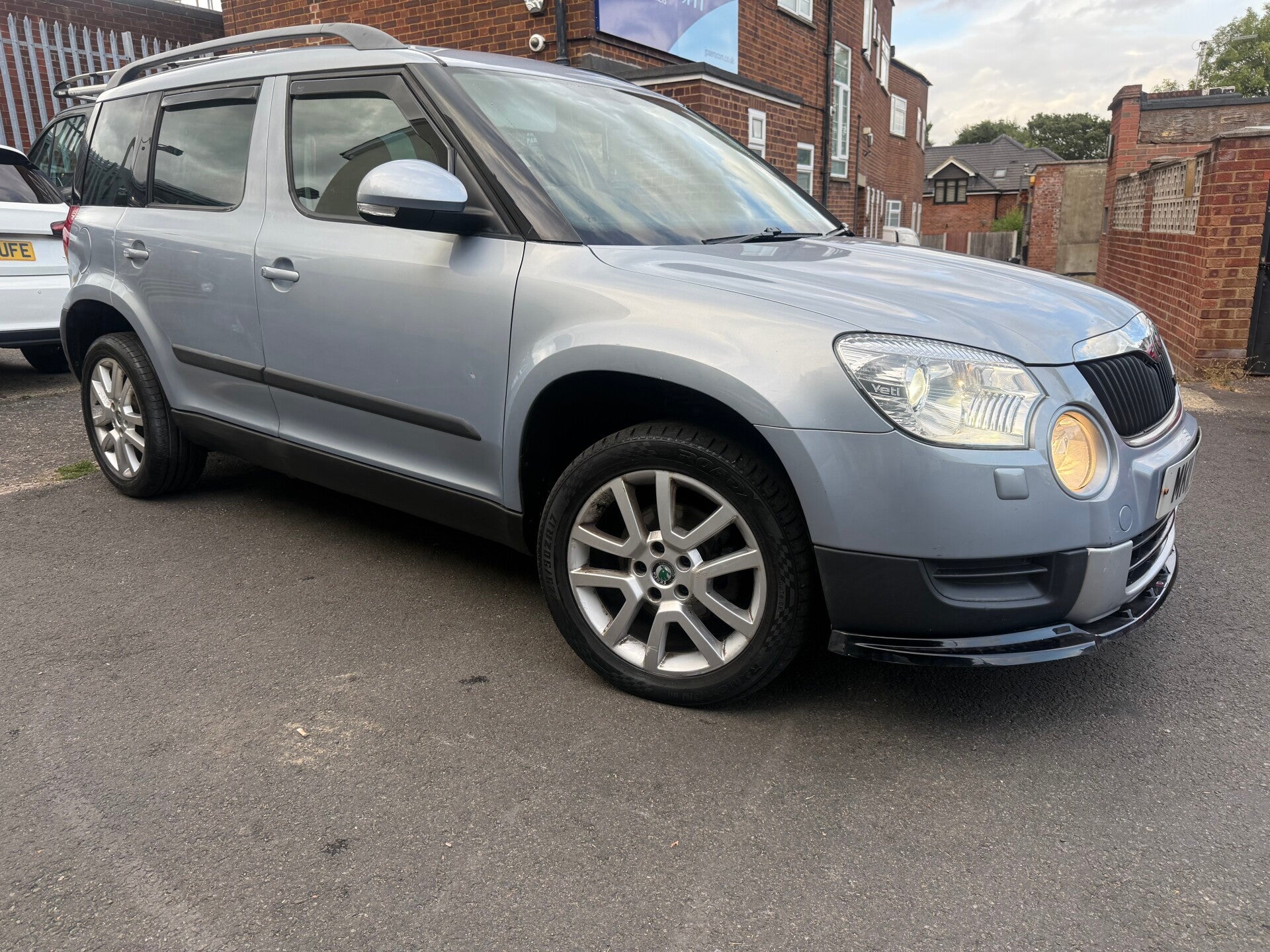 Skoda yeti 2011 107k History 2 keys