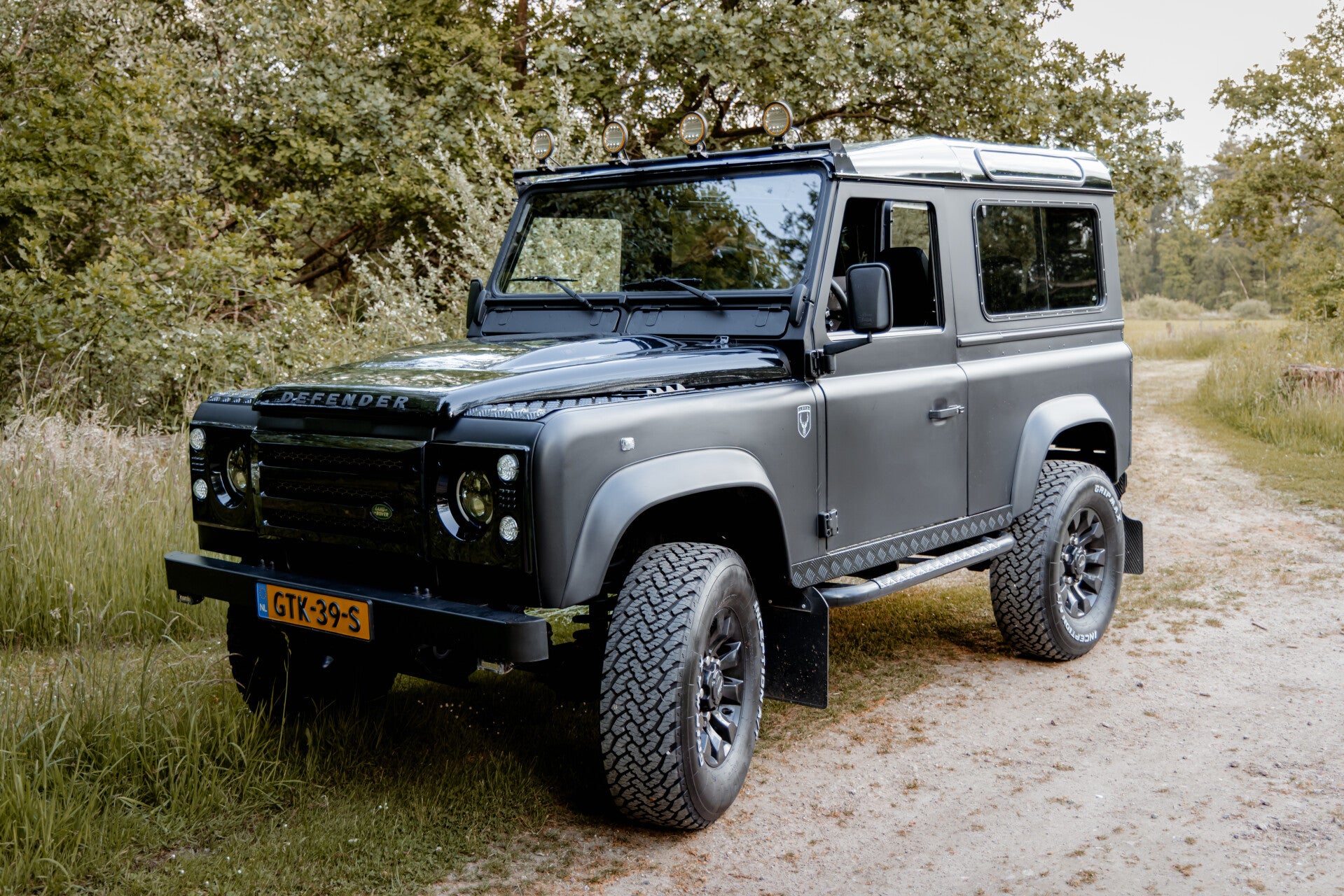 Land Rover Defender trouwauto met chauffeur
