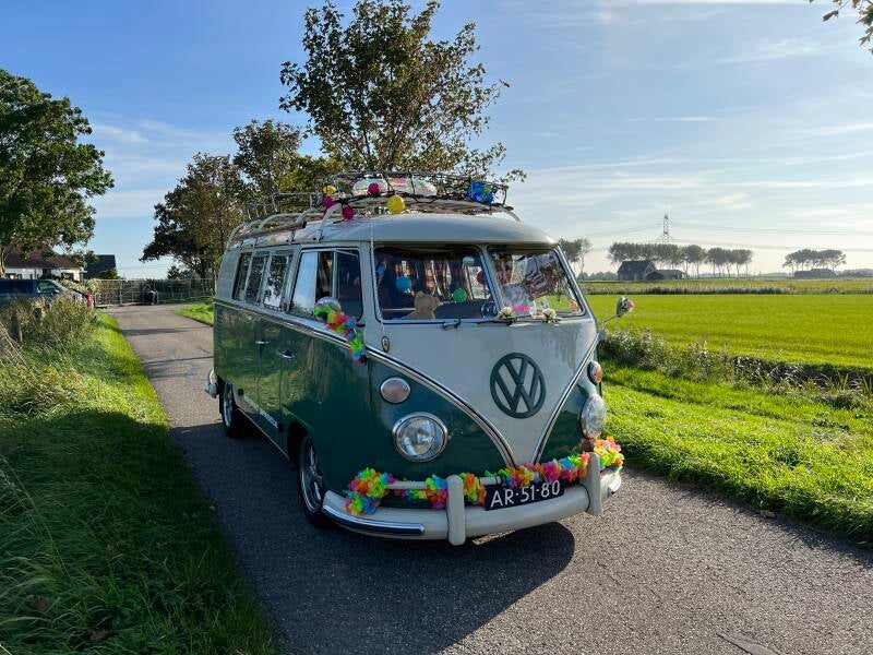 Volkswagen busje trouwauto