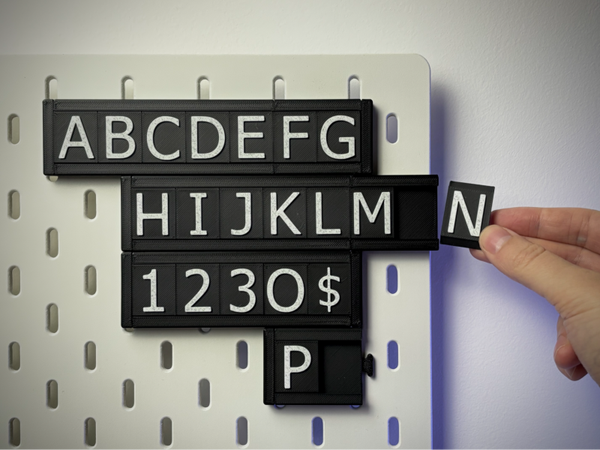 Modulare Skadis Buchstabentafel