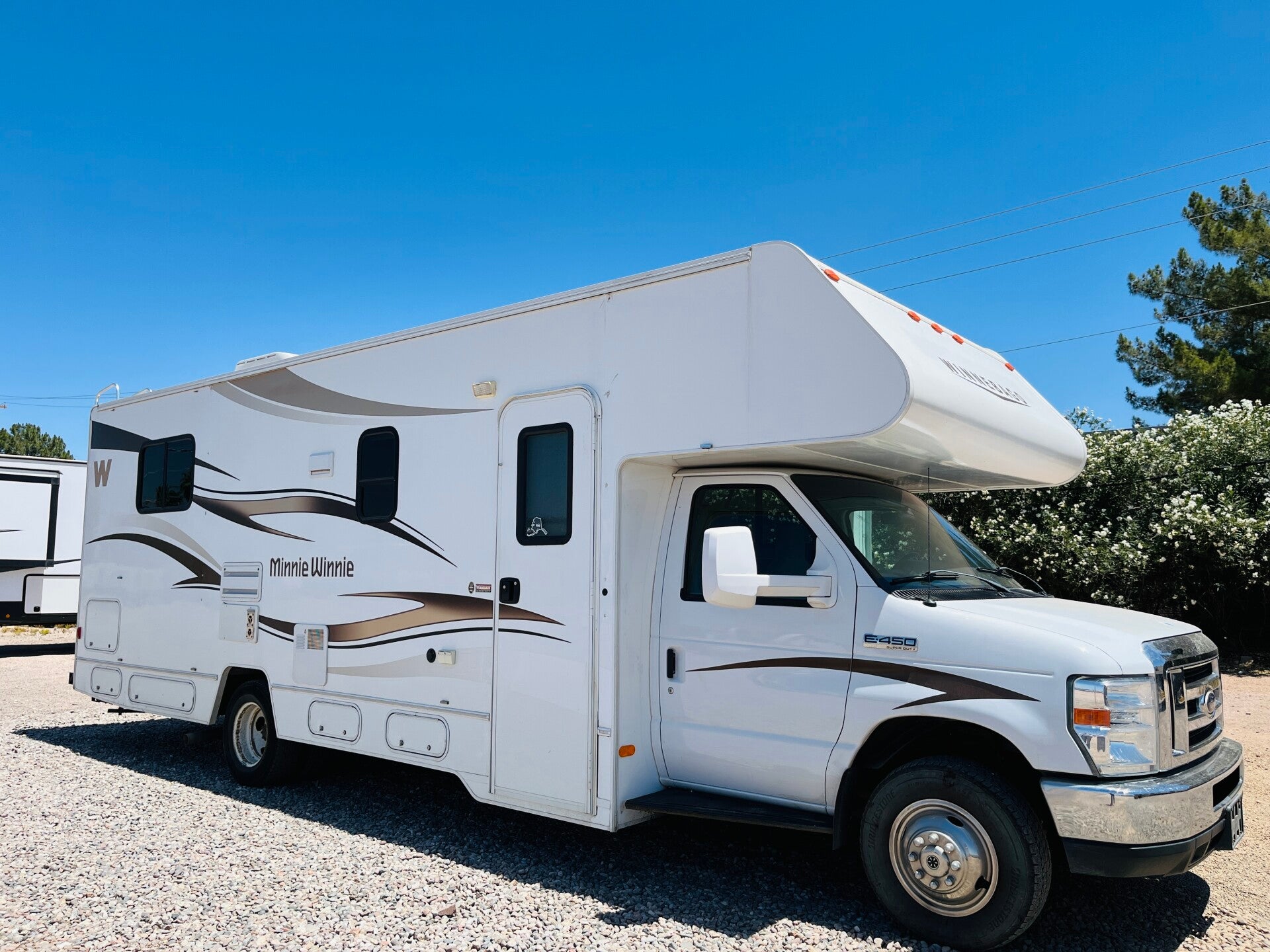 2015 Winnebago Minnie Winnie M27Q
