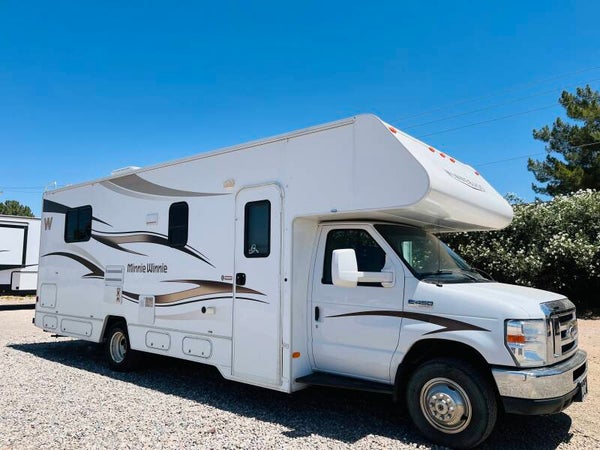 2015 Winnebago Minnie Winnie M27Q