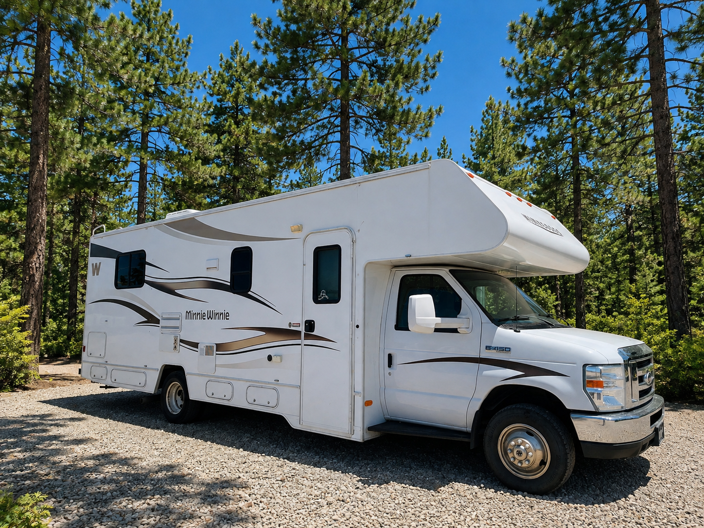 2015 Winnebago Minnie Winnie M27Q