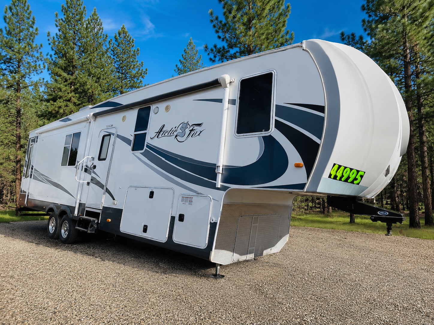 2017 Arctic Fox M-32