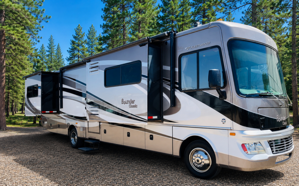 2014 FLEETWOOD BOUNDER 34M