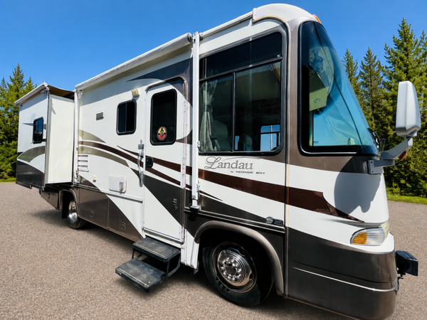 2005 Georgie Boy Landau 2450DS