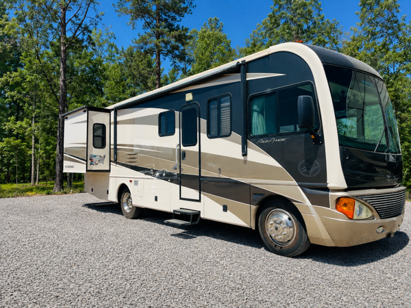 2006 Fleetwood Pace Arrow 33V