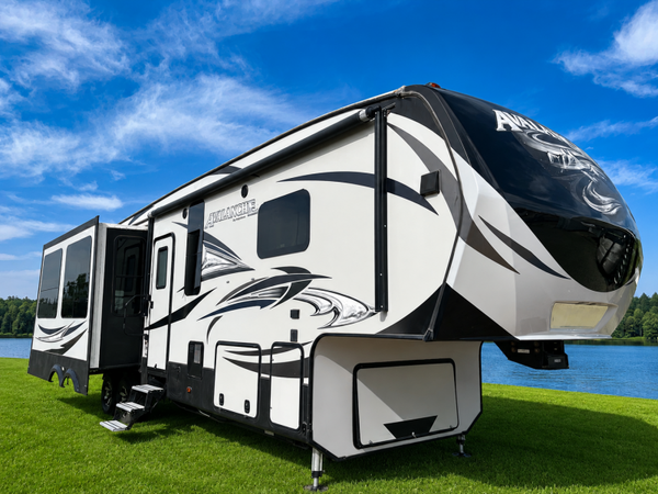 2017 Keystone Avalanche 355RK