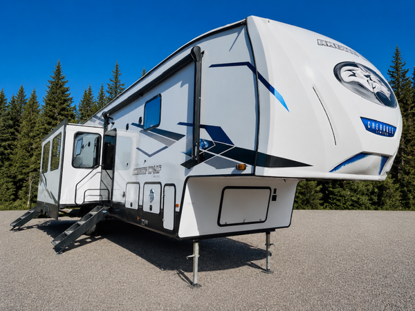 2024 Forest River Cherokee Arctic Wolf 3810 Suite