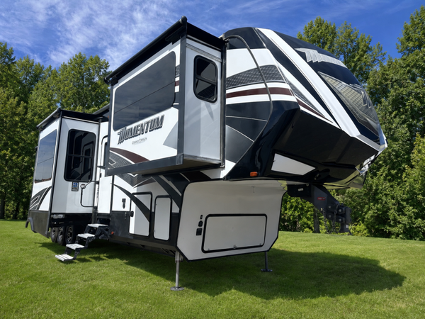 2018 Grand Design Momentum 376th